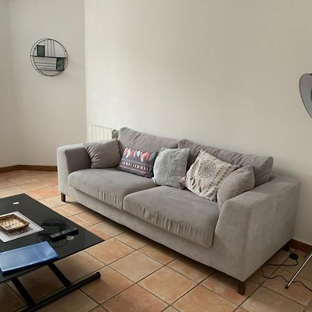 Appartement Avec Terrasse Gien Esterno foto