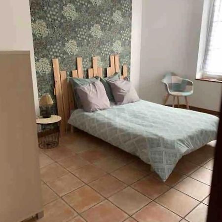 Appartement Avec Terrasse Gien Esterno foto