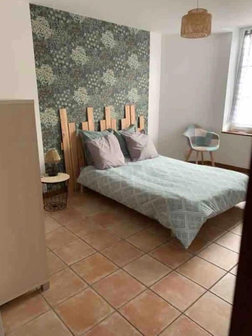Appartement Avec Terrasse Gien Esterno foto